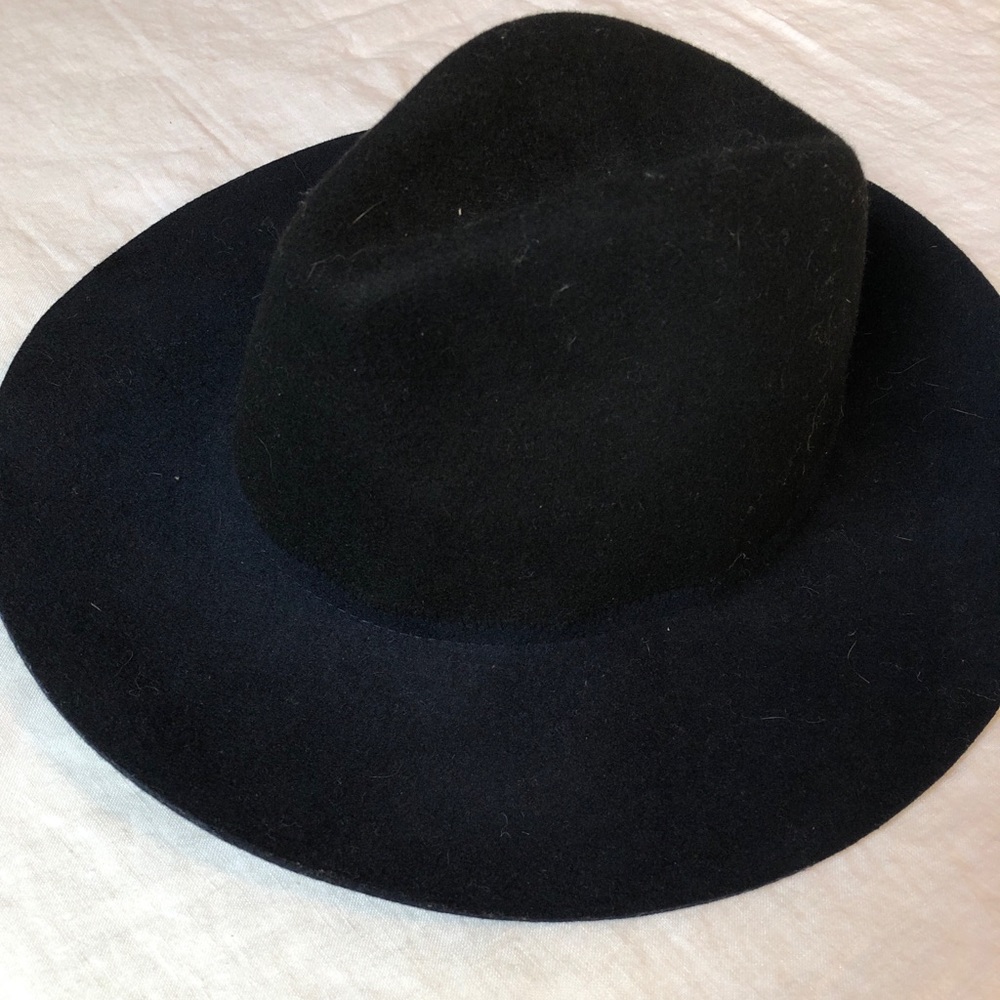 Black and Navy felt hat